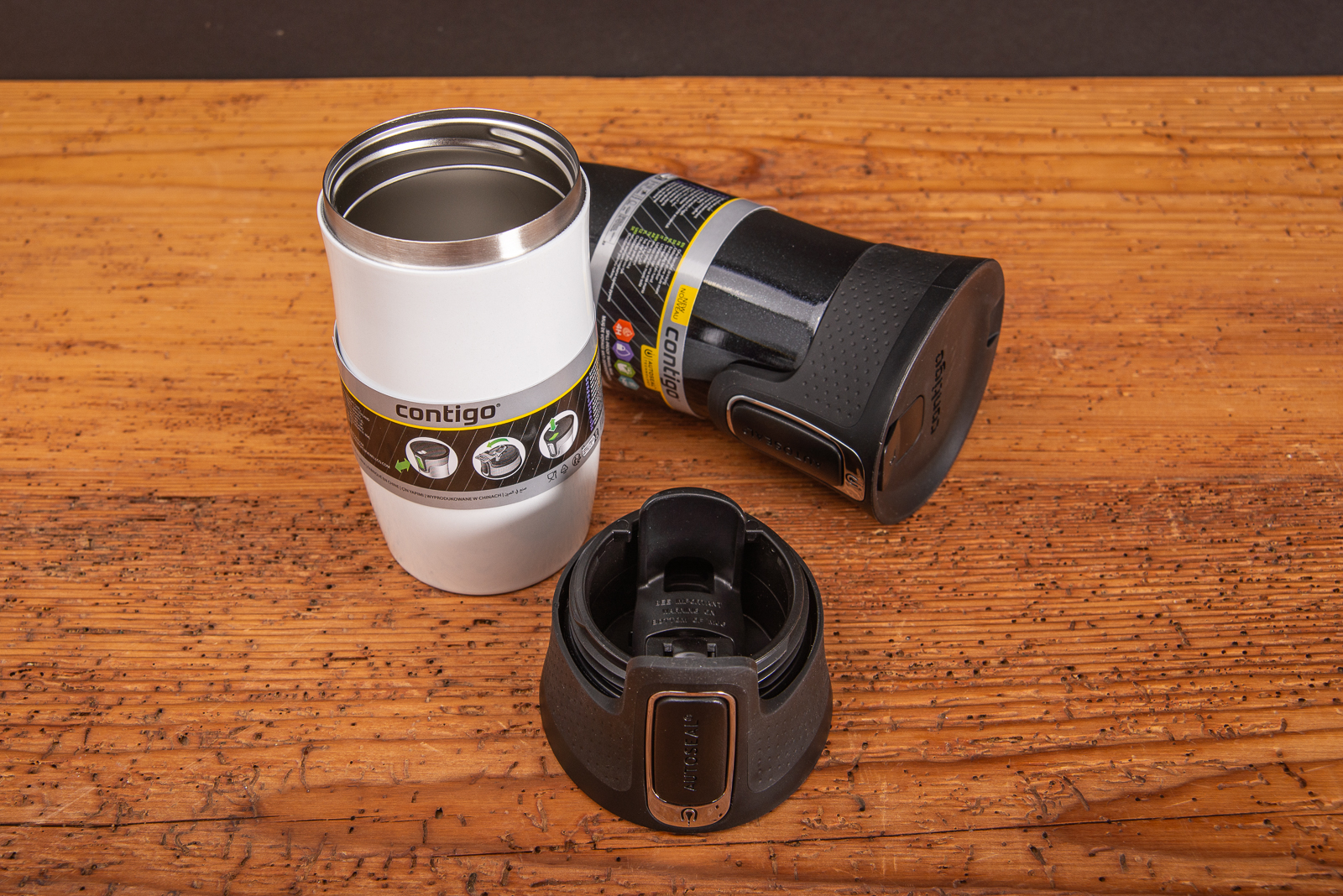 Contigo Thermobecher wei&szlig; und schwarz als Kundengeschenk mit Logo.