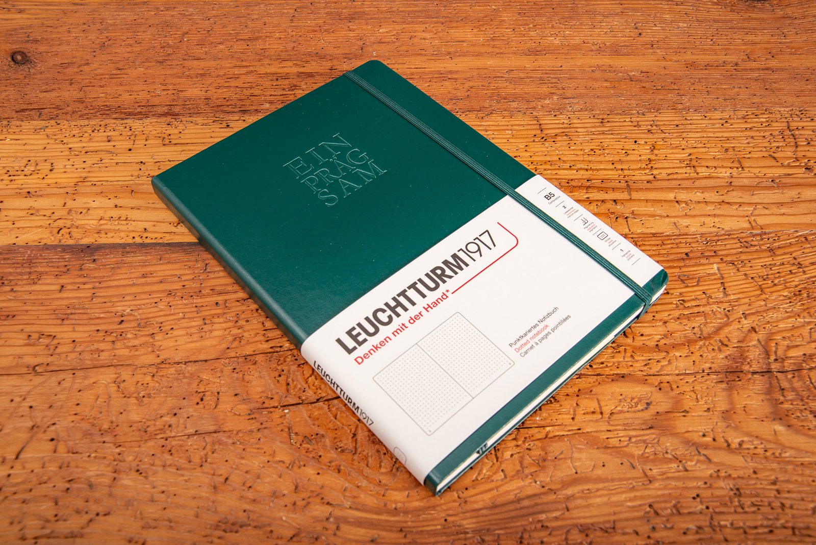Leuchtturm Notizbuch A5 gr&uuml;n mit personalisierter Logopr&auml;gung auf dem Cover.
