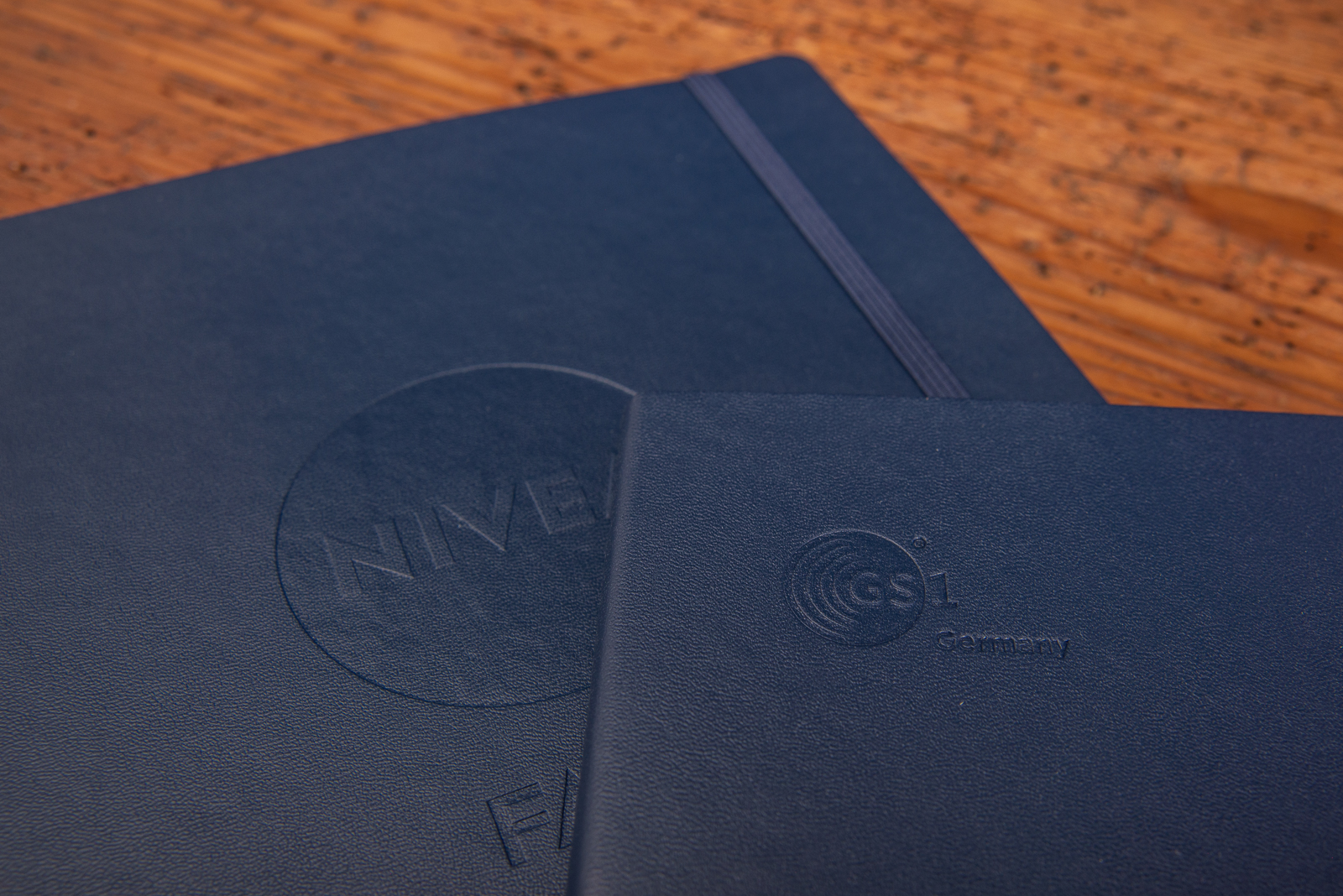 Detailansicht Logopr&auml;gung auf flexiblen Softcover Notizb&uuml;chern von Leuchtturm1917.