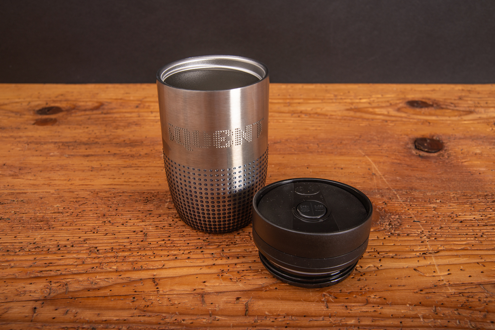 Metmaxx CremaOfficinaBudget mit modernem 3D-Werbedruck.