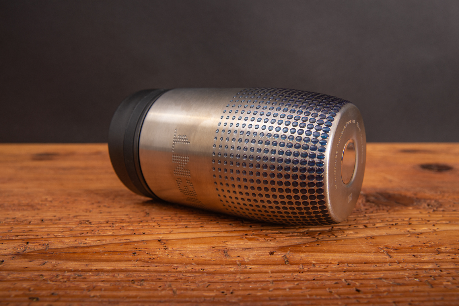 Struktur und Tiefe des digitalen Reliefdrucks auf Werbebecher CremaOfficinaBudget.