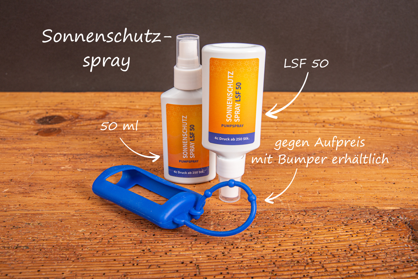 50ml-Sonnenschutzspray stehend, daneben Silikonaufh&auml;ngung &ndash; praktischer Sommer-Werbeartikel mit Logo