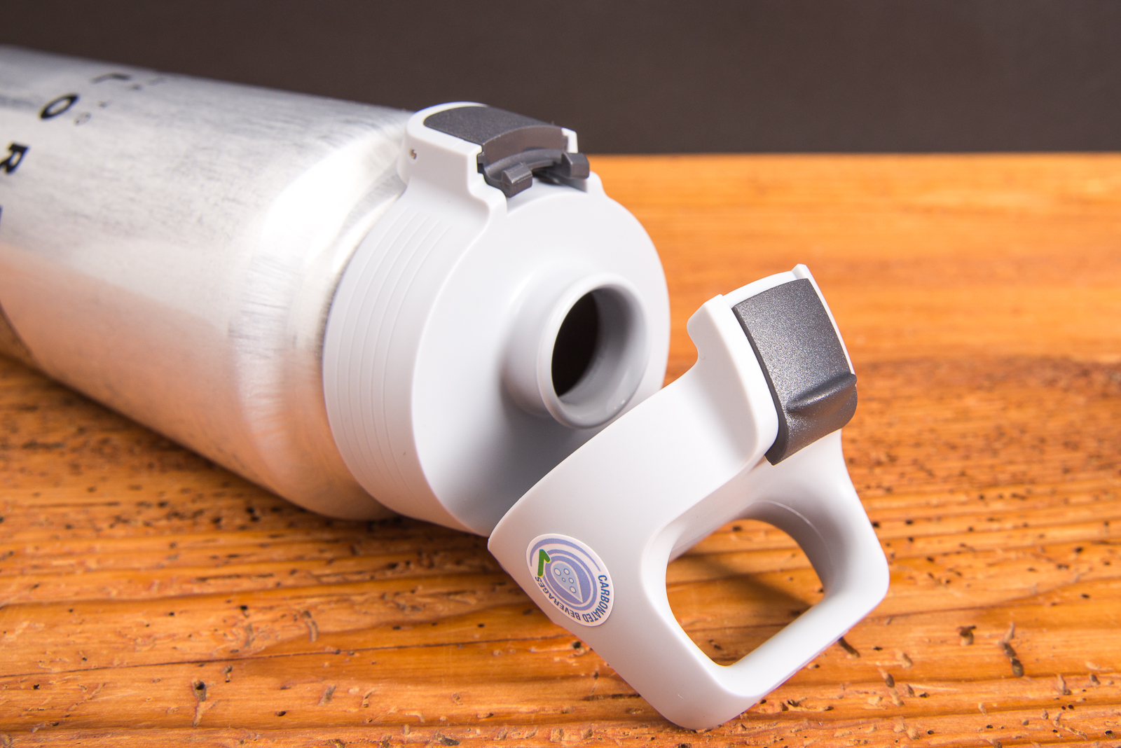 Detailansicht des SIGG WMB One Verschlusses &ndash; auslaufsichere, nachhaltige Trinkflasche ideal als Werbegeschenk mit Logo bei werbemax.