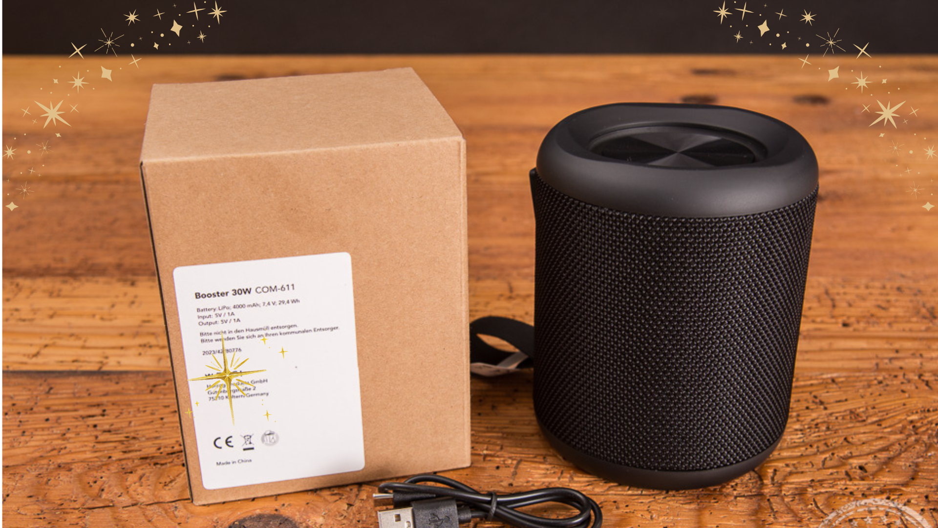 Schwarzer Bluetooth-Lautsprecher mit Verpackung und USB-Kabel &ndash; modernes Technik-Geschenk und ideales kleines Weihnachtsgeschenk f&uuml;r Kollegen und Mitarbeiter.