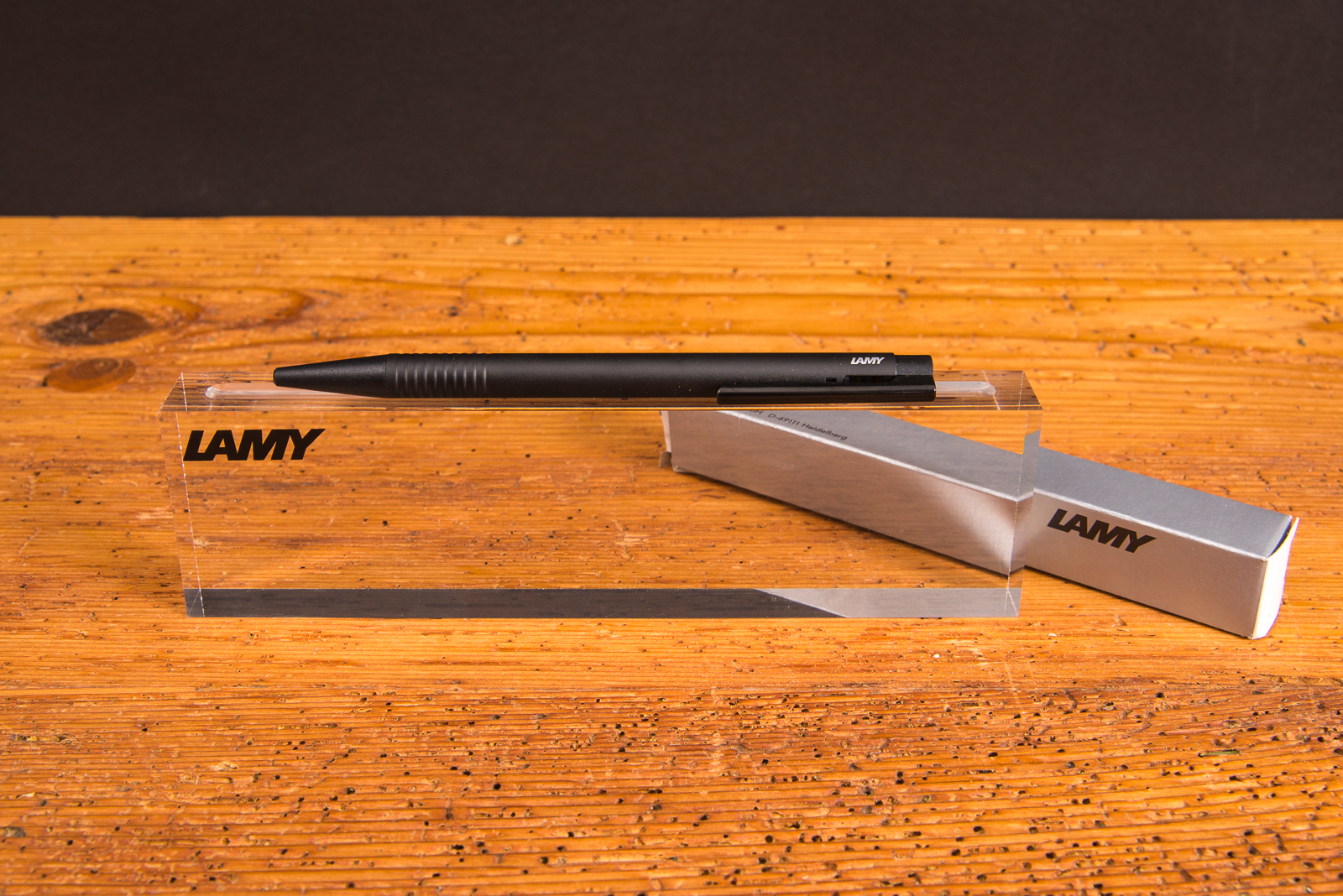 LAMY Logo Black Kugelschreiber in elegantem Schwarz mit Clip &ndash; hochwertiger Werbekugelschreiber f&uuml;r gesch&auml;tzte Kunden und Mitarbeiter.