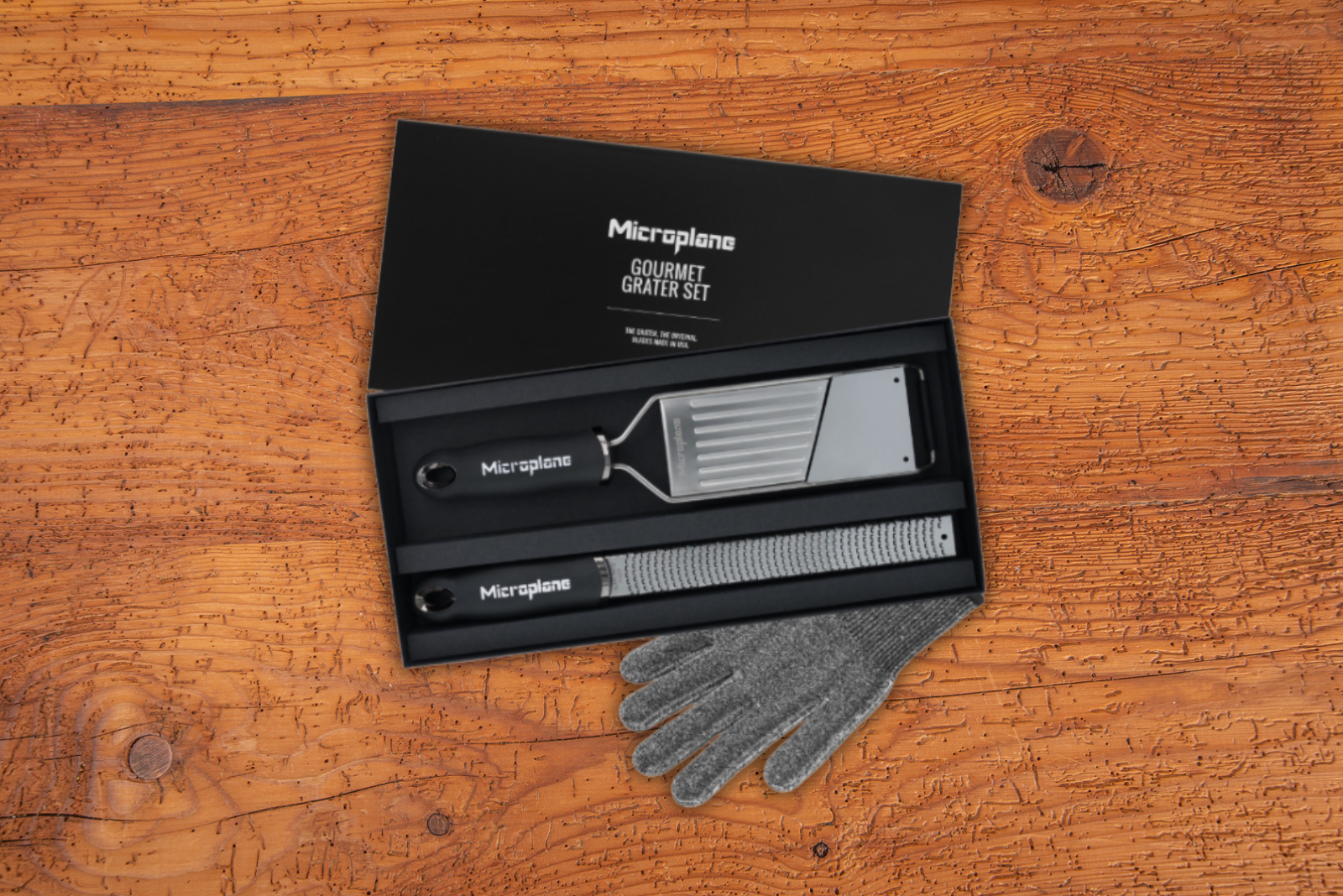 Microplane Gourmet Reiben Set mit Schutzhandschuh in edler Geschenkbox &ndash; Premium K&uuml;chenaccessoire als individueller Werbeartikel von werbemax.
