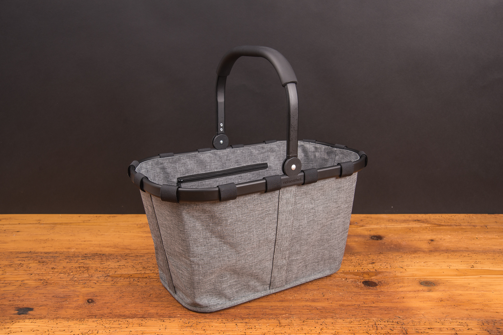 reisenthel carrybag twist silver &ndash; stilvoller Einkaufskorb als nachhaltiger Werbeartikel und Mitarbeitergeschenk