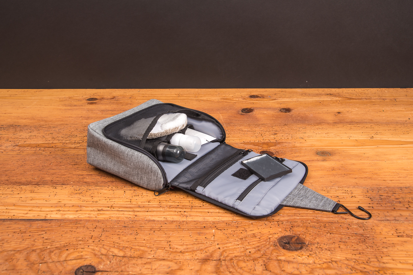 reisenthel Kulturbeutel twist silver &ndash; ge&ouml;ffneter Kulturbeutel mit F&auml;chern als praktisches Werbegeschenk und Mitarbeitergeschenk