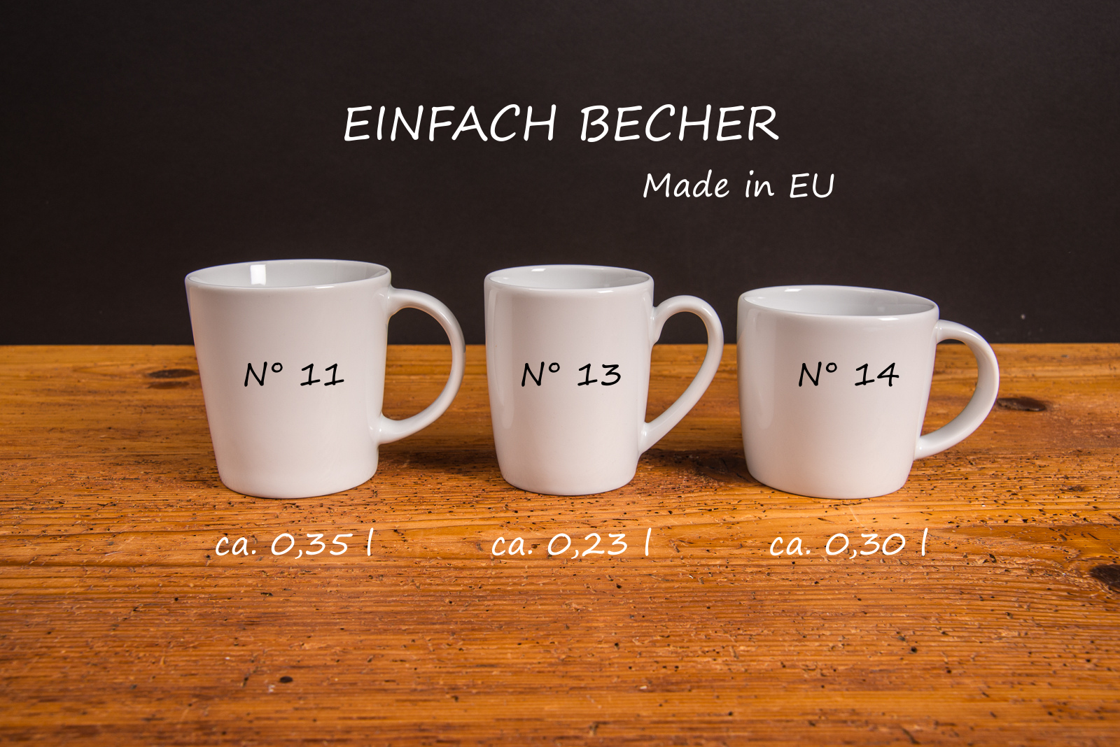 Drei wei&szlig;e Einfach Becher aus Porzellan als Werbetassen mit Modellbeschreibung.