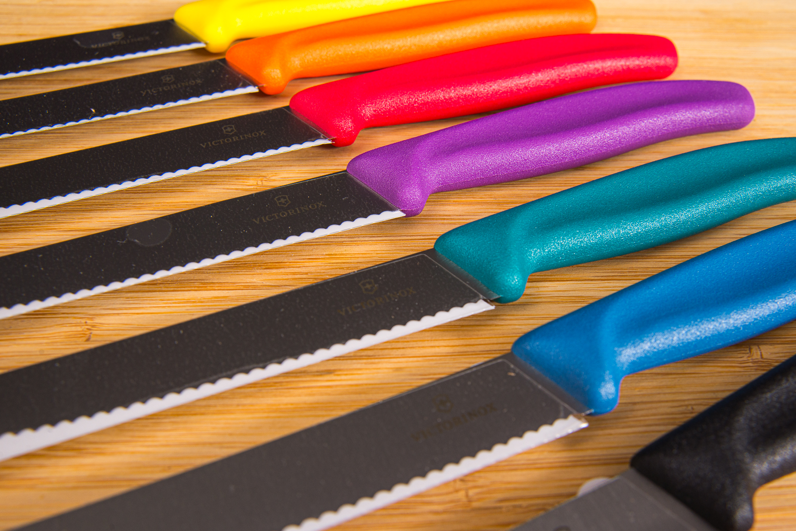 Victorinox Tomatenmesser in vielen Farben mit scharfem Wellenschliff &ndash; K&uuml;chenmesser mit individueller Logogravur.