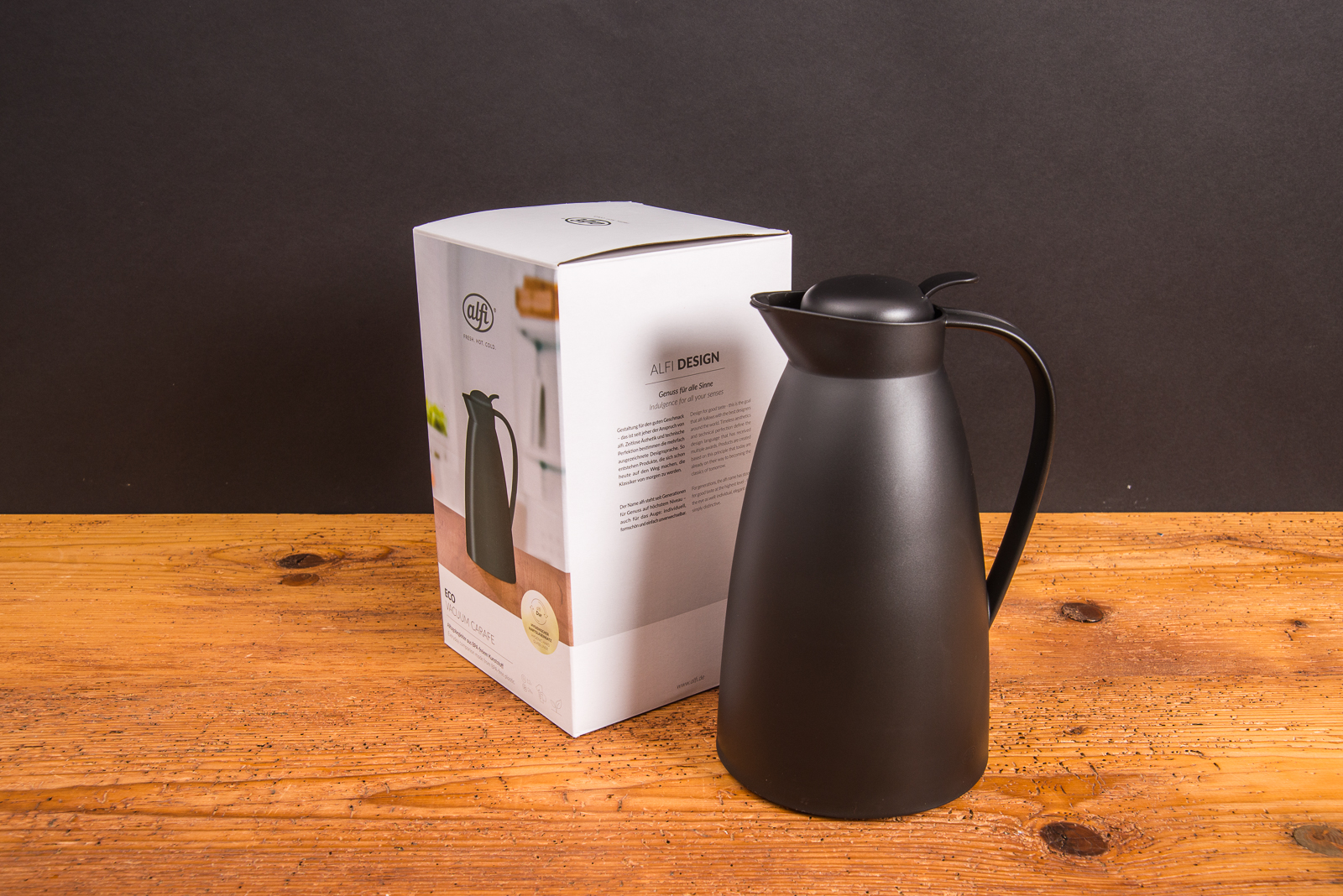 alfi Isolierkanne ECO in Schwarz mit Originalverpackung &ndash; nachhaltiger Markenartikel als Werbegeschenk mit Logo.