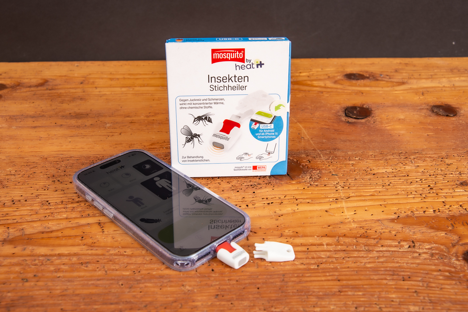 heat it Insektenstichheiler mit Smartphone und Verpackung &ndash; chemiefreies Sommer-Gadget als nachhaltiger Werbeartikel mit Logo.