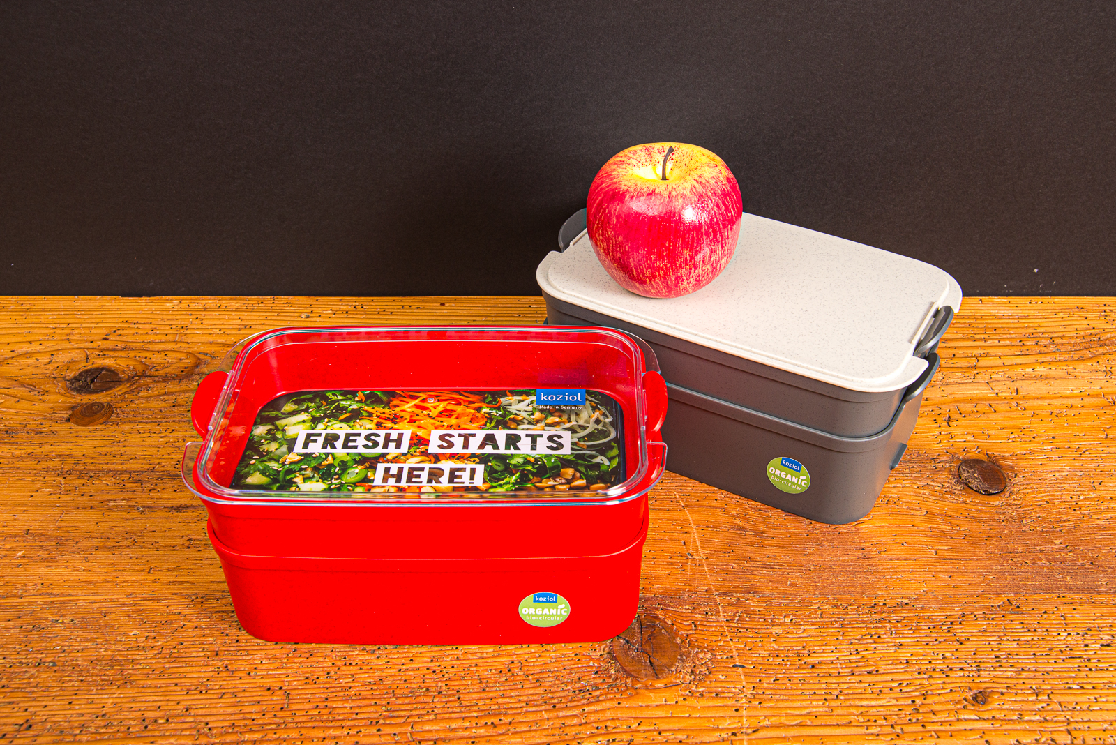 Rote und graue Koziol Lunchbox Stakk Bentobox als nachhaltiger Werbeartikel mit Logo im Corporate design des Kunden