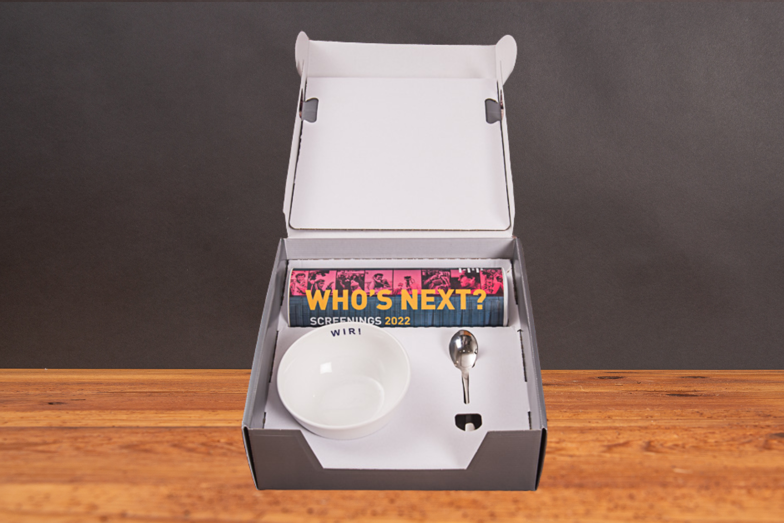 mymuesli Geschenkbox mit 575 g Bio-M&uuml;sli, M&uuml;slischale und L&ouml;ffel &ndash; ideales Marken- und Mitarbeitergeschenk im nachhaltigen Design.