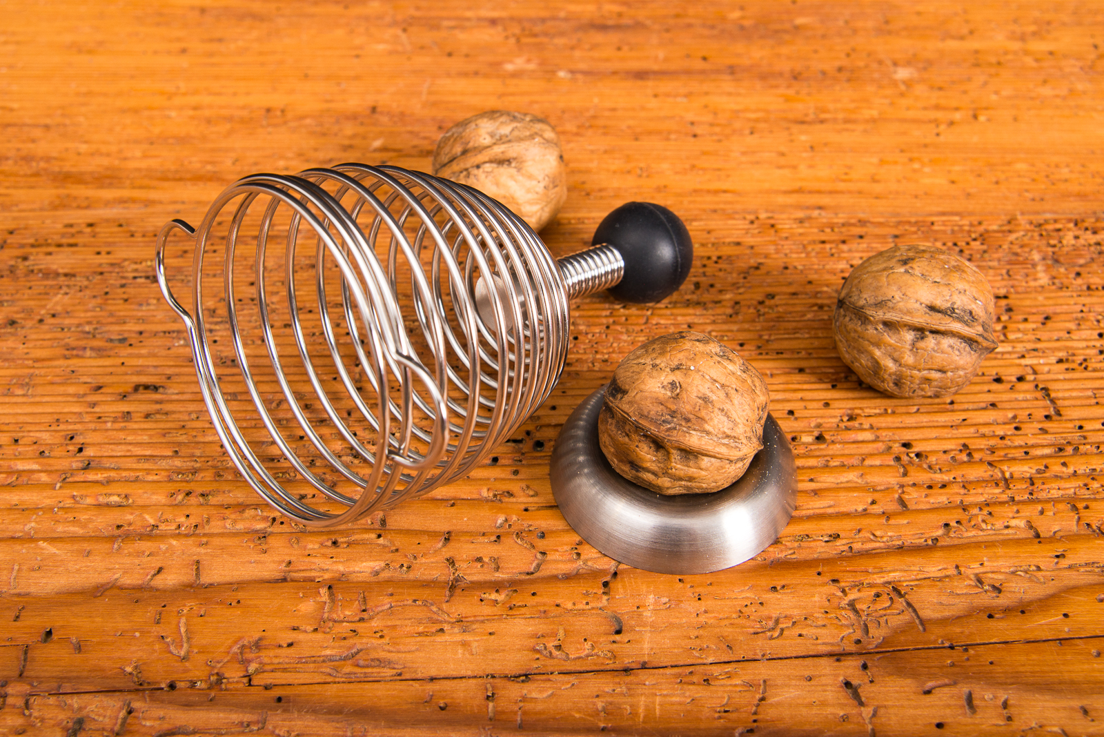 Nussknacker Naomi modern aus Edelstahl mit Auffangschale &ndash; praktisches Werbegeschenk.