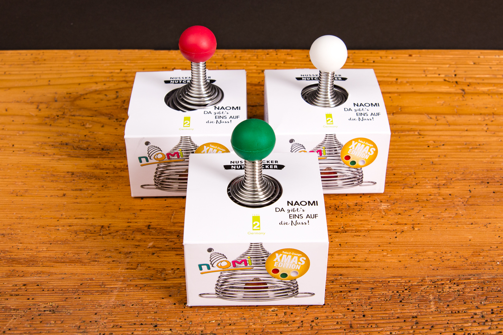 Nussknacker Naomi Take2 in Weihnachtsfarben &ndash; Design Werbeartikel Weihnachten.