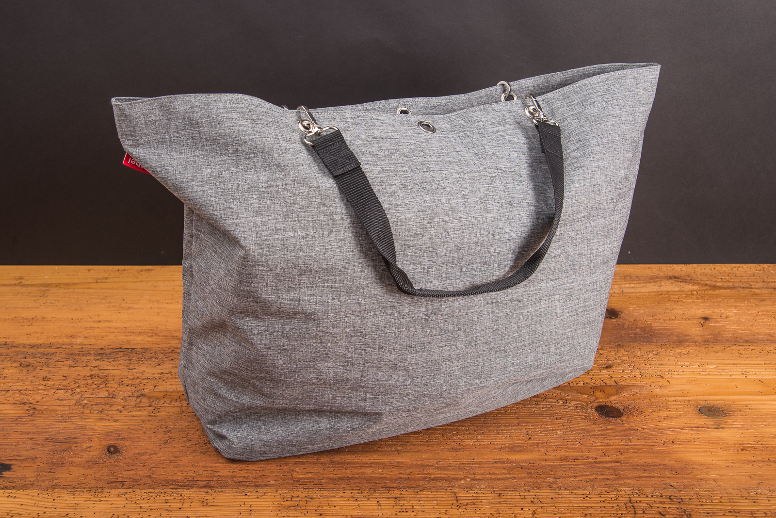 Reisenthel Shopper Tasche in Twist Silver &ndash; elegante, ger&auml;umige Einkaufstasche als hochwertiges Werbegeschenk oder Mitarbeiterpr&auml;sent, ideal f&uuml;r den Alltag und nachhaltige Markenkommunikation.