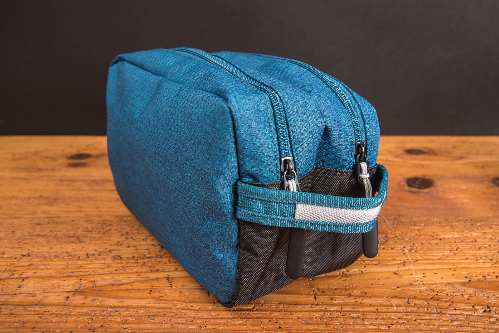 Travelite Kick Off Kulturbeutel als hochwertiger Werbeartikel f&uuml;r Reisen und Business-Trips.