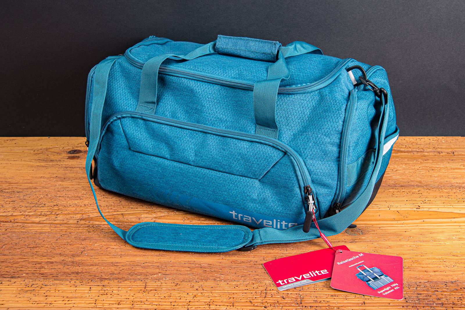 Travelite KICK OFF Reisetasche M &ndash; robuste Sporttasche aus Polyester mit travelite Etikett, ideal als Werbeartikel oder Mitarbeitergeschenk.