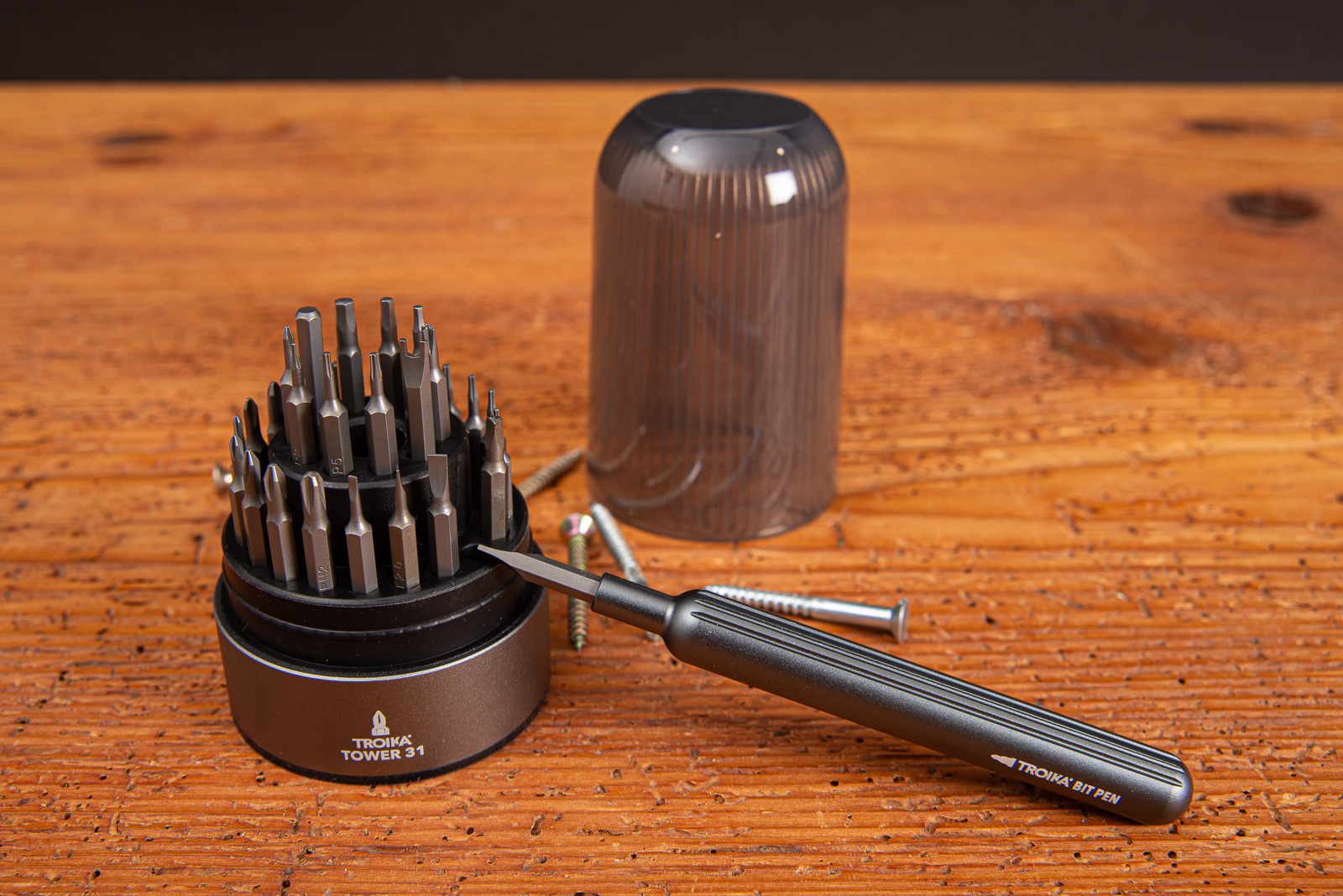 TROIKA Tower 31 Werkzeug-Set mit 30 Pr&auml;zisions-Bits und magnetischem Bit-Halter im modernen Design &ndash; edles Multitool als Werbegeschenk.