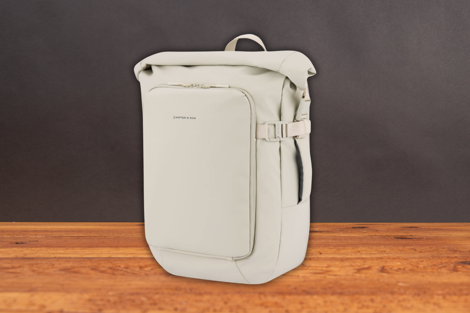 Kapten and Son Rucksack Lisbon Pro Rolltop in Hellbeige als Premium Werbegeschenk.