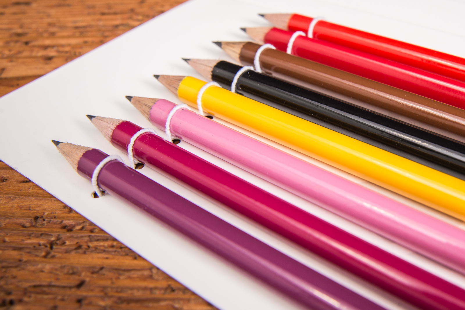 Bleistifte Werbeartikel in vielen Lackfarben, sortiert pr&auml;sentiert f&uuml;r individuell bedruckte Promotions.