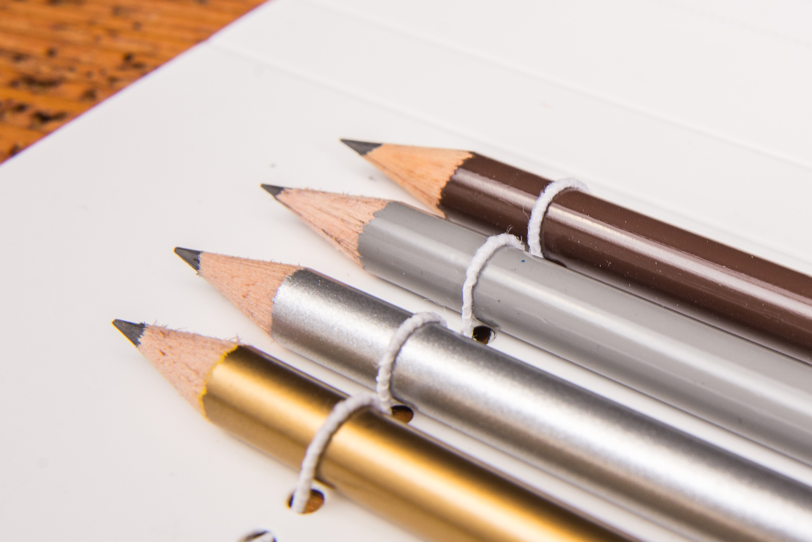 Bleistifte Werbeartikel in edlen Metallfarben wie Gold und Silber f&uuml;r hochwertige Markenpr&auml;senz.