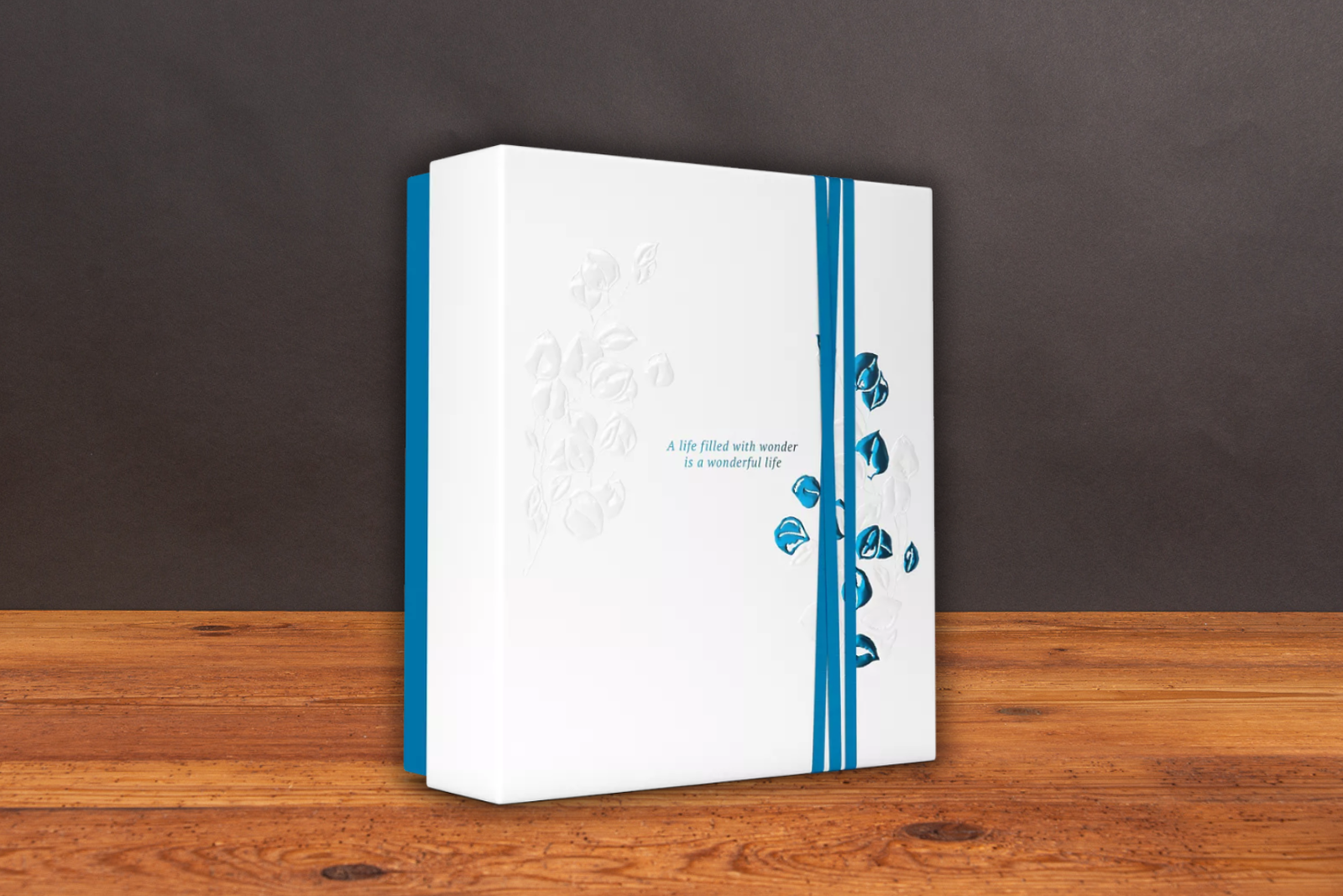 Rituals Hammam Geschenkbox M in Wei&szlig; und Blau als elegantes Rituals Geschenkset f&uuml;r Unternehmen und Mitarbeiter.