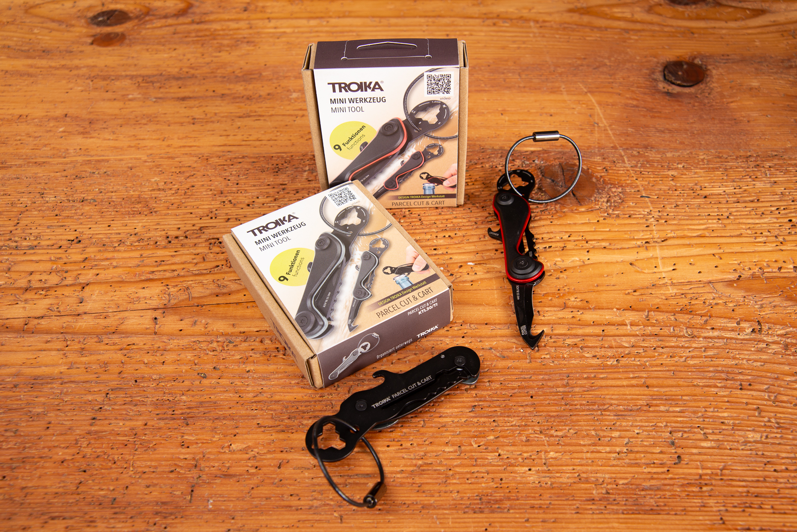 TROIKA Multitool PARCEL CUT & CART als Werbegeschenk &ndash; Minitool mit Logo und Verpackung in Schwarz und Rot