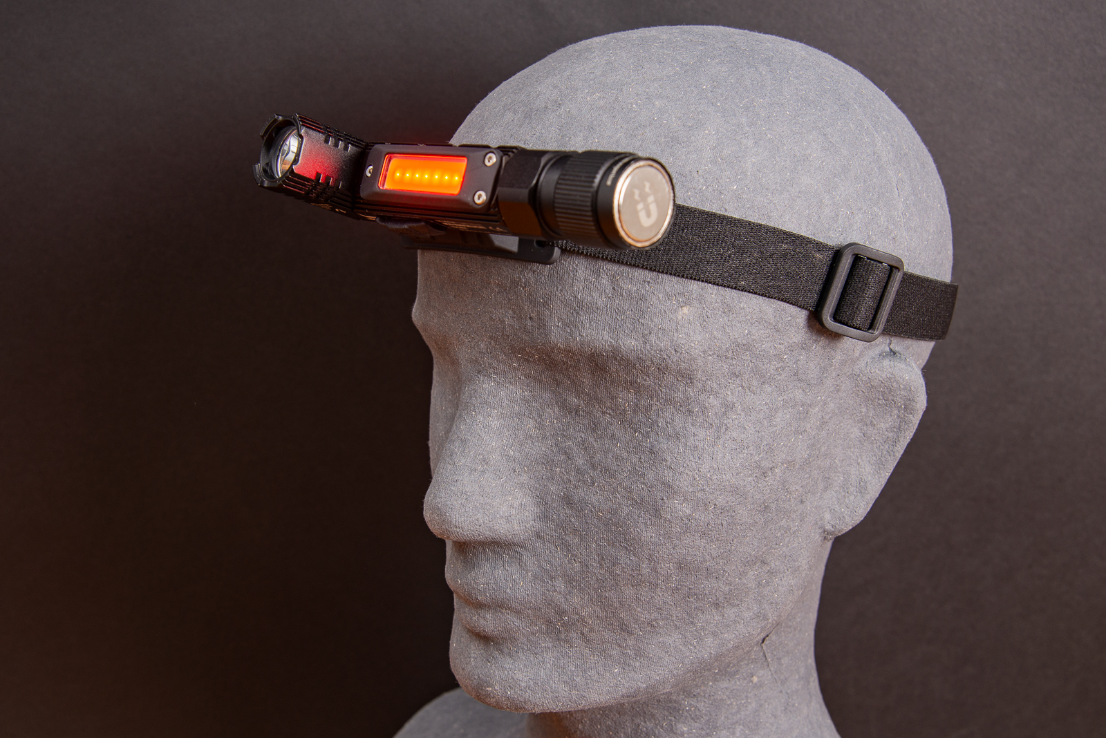 TROIKA ECO Knicklicht als Stirnlampe mit elastischem Band &ndash; wiederaufladbare LED-Taschenlampe mit Logo als praktischer Werbeartikel f&uuml;r Outdoor, Handwerk und Sicherheit.