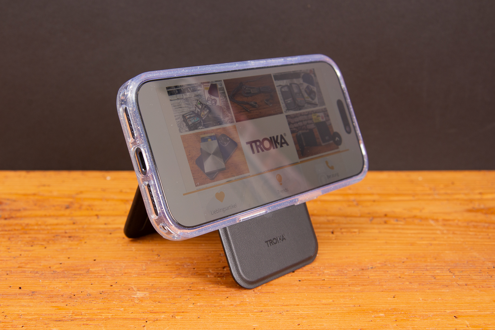 TROIKA MagSafe Kartenetui als Handyhalterung mit Logo &ndash; praktisches Slim Wallet als Werbegeschenk f&uuml;r gesch&auml;tzte Kunden.