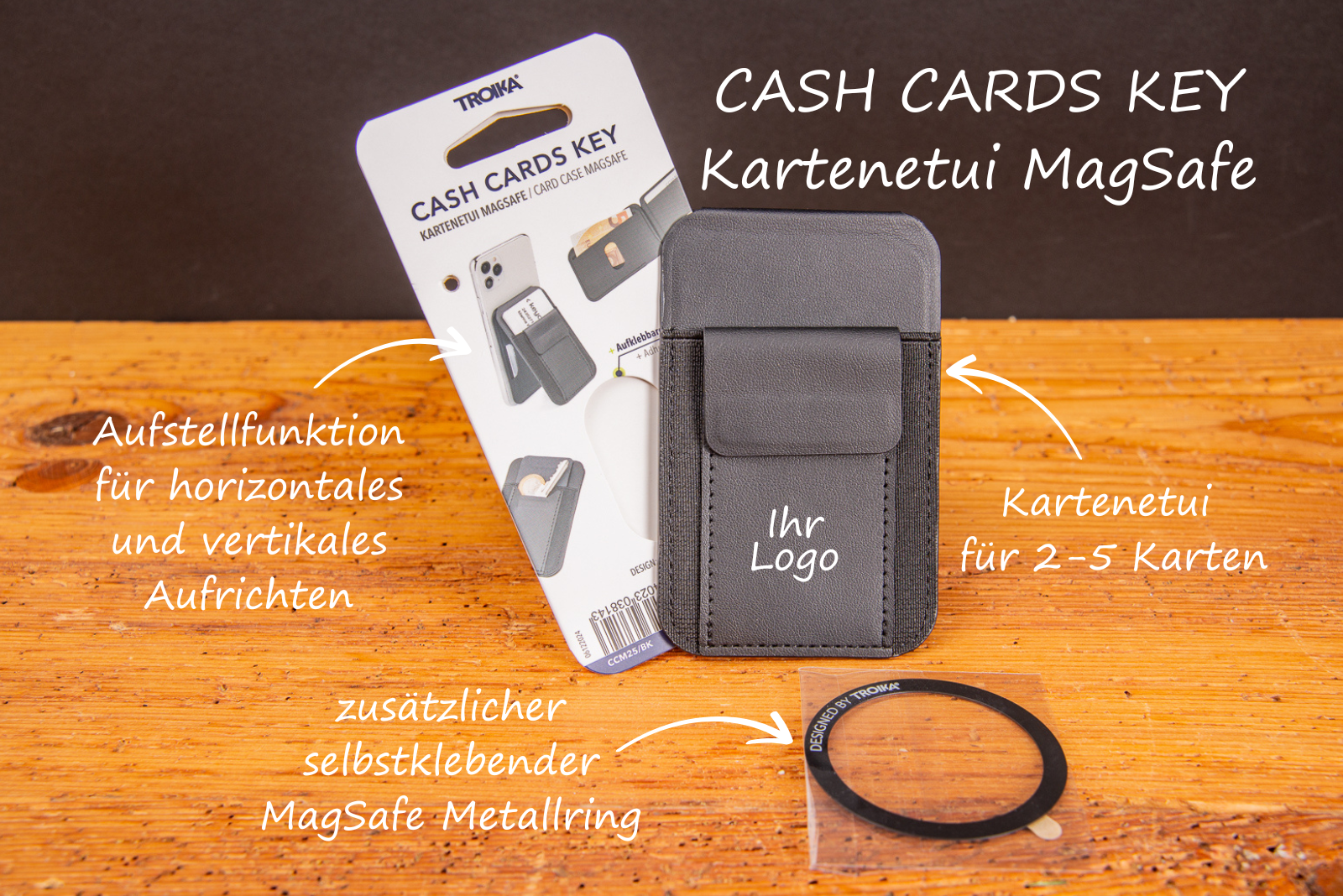 Detailfoto mit Beschriftung TROIKA CASH CARDS KEY Kartenetui mit Logo bedrucken, das MagSafe Slim Wallet f&uuml;r Mitarbeitergeschenke.