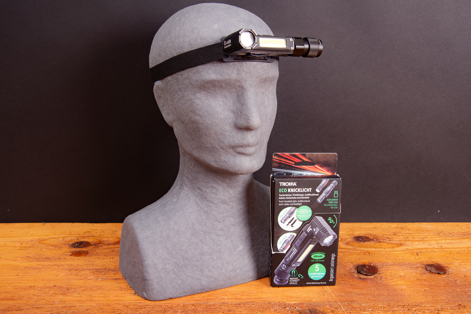 TROIKA ECO Knicklicht mit Verpackung und Stirnband &ndash; LED-Stirnlampe und Taschenlampe in einem, mit 5 Lichtmodi und Gravurfl&auml;che f&uuml;r Logos als Werbeartikel.