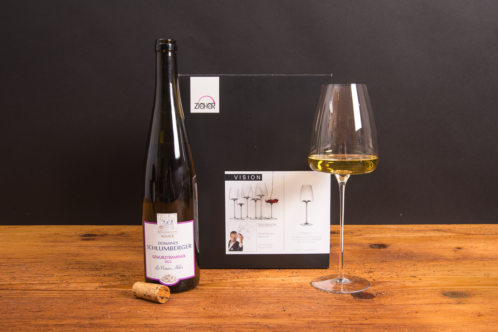 Weinglas Zieher Vision Straight mit Wei&szlig;wein als stilvolles Werbegeschenk f&uuml;r Genie&szlig;er.