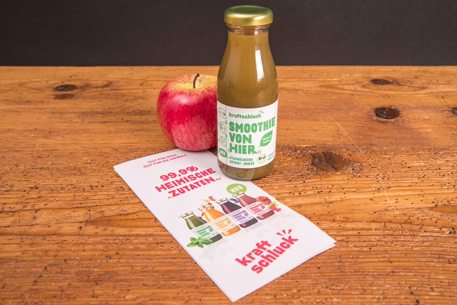 Kraftschluck Smoothie mit individueller Banderole und Flyer &ndash; personalisierter Smoothie mit Logo als gesunder Werbeartikel