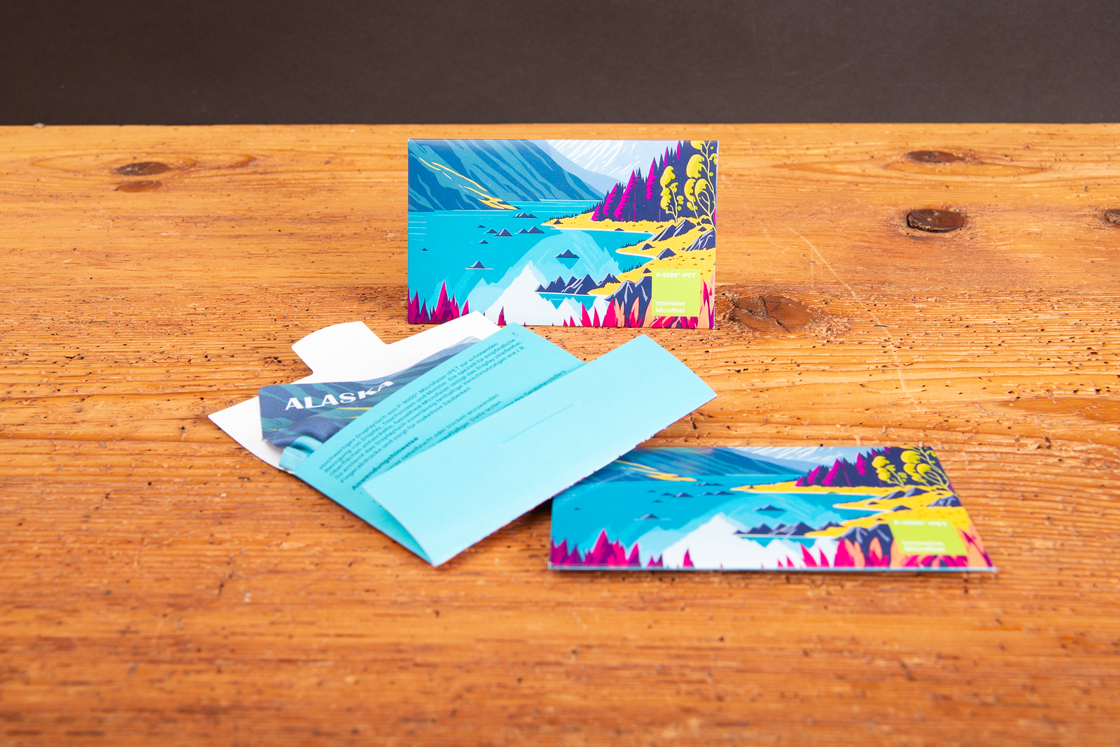 Microfasertuch mit Logo in individueller Verpackung als Displaytuch f&uuml;r Touchscreens und hochwertiges Werbegeschenk.