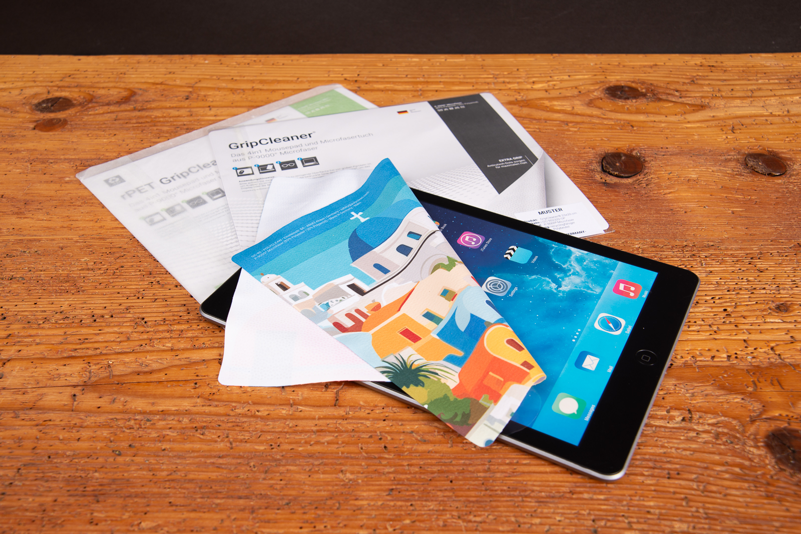 Polyclean Microfaser-Displaytuch mit farbigem Fotodruck, ideal als Werbeartikel und Brillenputztuch mit Logo.