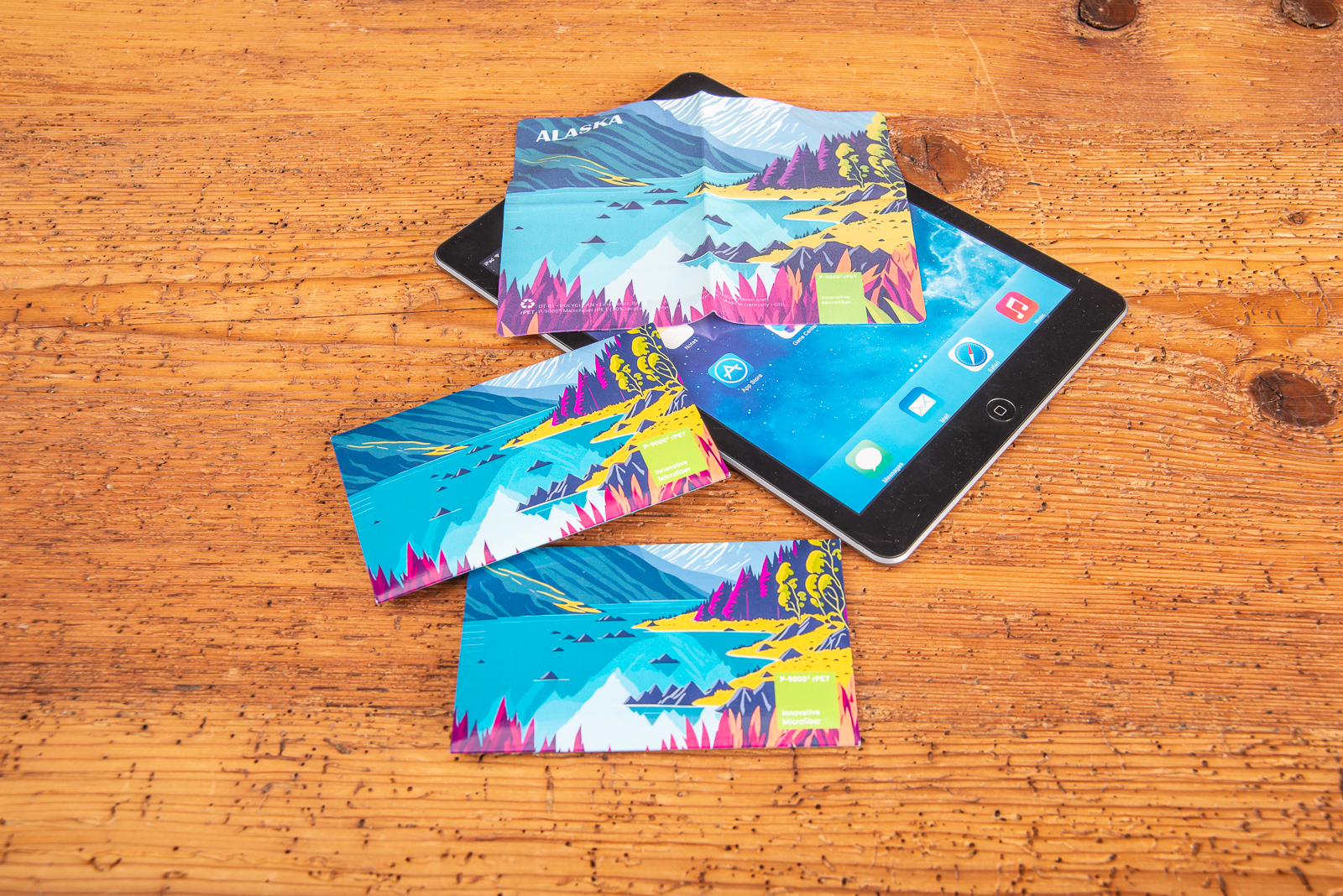 Displaytuch mit Logo f&uuml;r Touchscreens und Tablets, farbig bedrucktes Microfasertuch als moderner Werbeartikel.