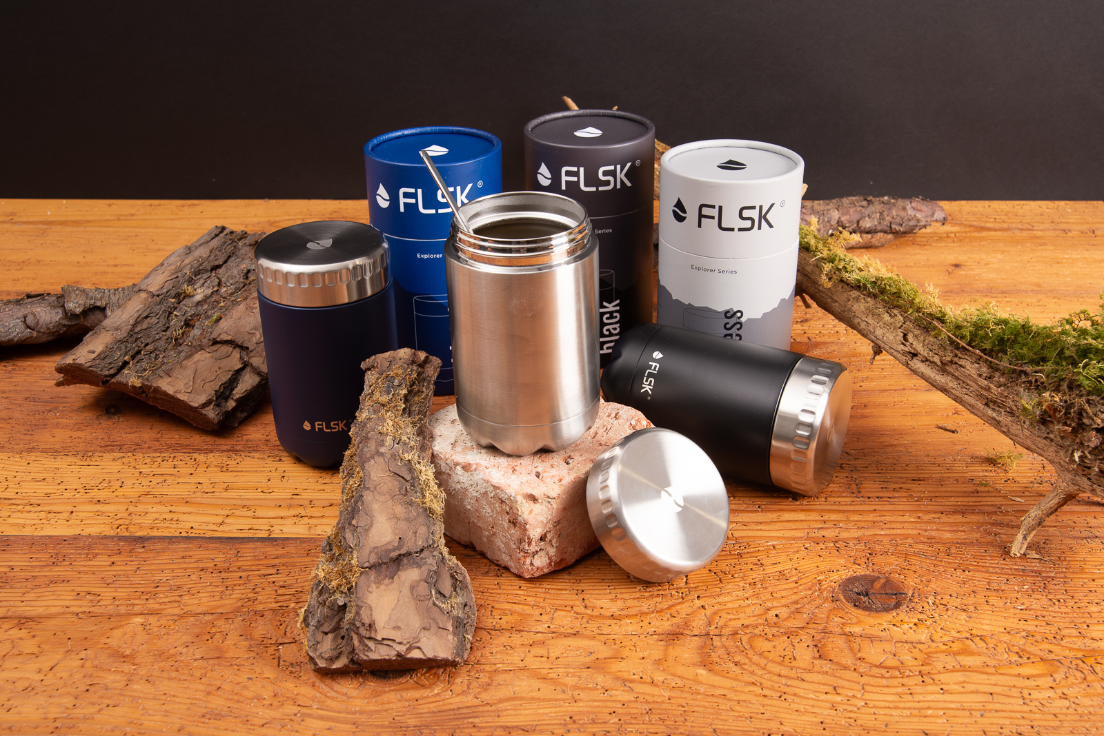 Mehrere FLSK Food Jars aus Edelstahl mit Logo, stilvolle Thermobeh&auml;lter f&uuml;r Essen als nachhaltige Mitarbeitergeschenke und hochwertiges Merch