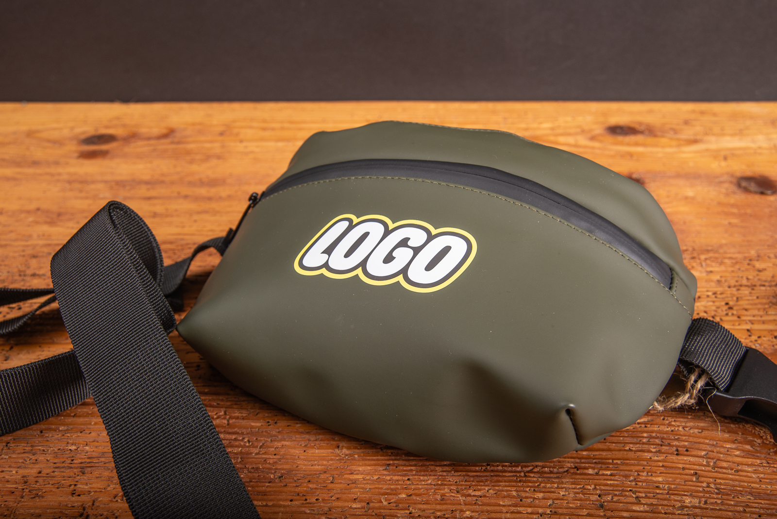 G&uuml;rteltasche PURE von halfar als urbane Bauchtasche mit Logo auf recyceltem, wasserabweisendem Material