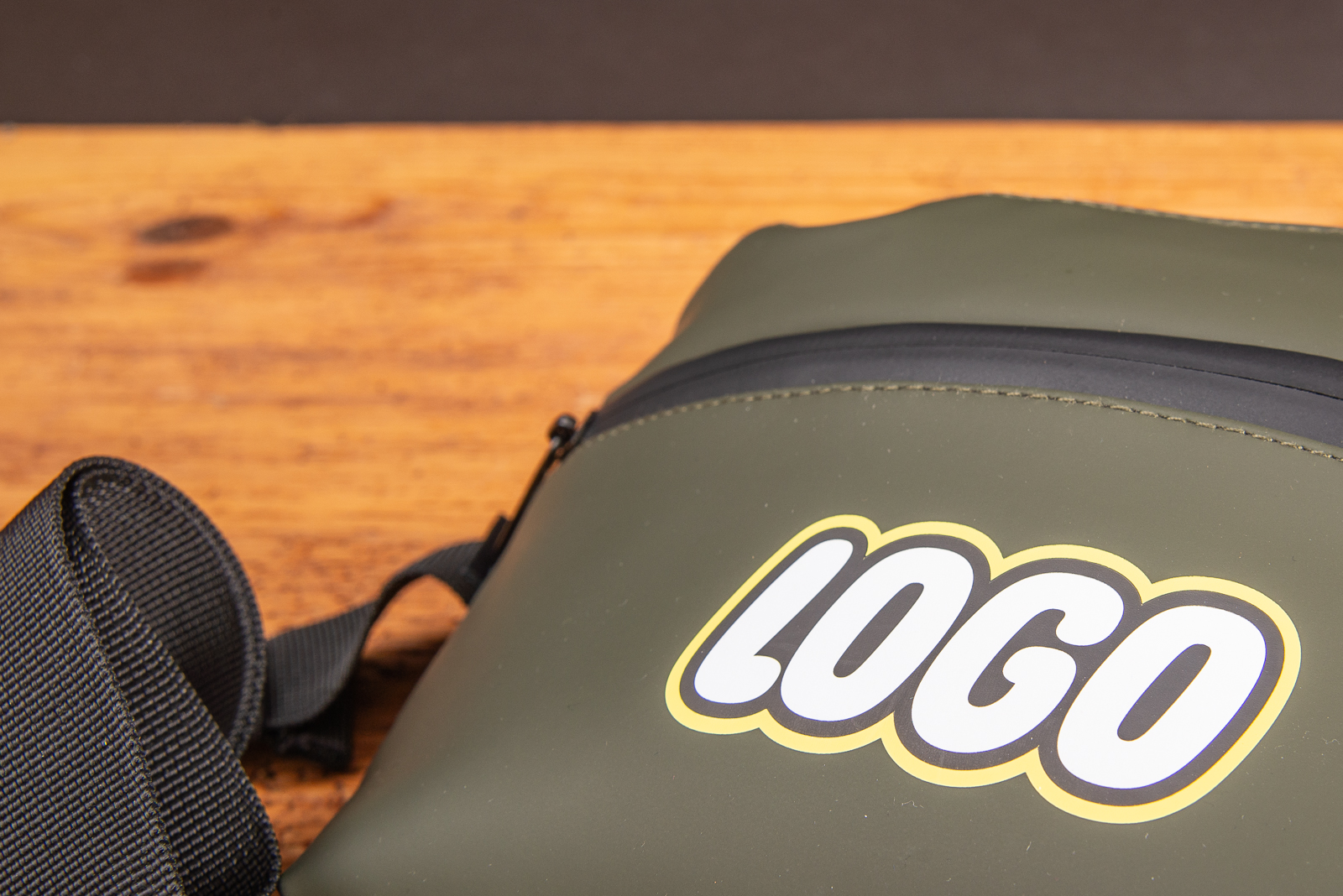 Bauchtasche PURE von halfar mit Logo als personalisiertes Werbemittel im urbanen Design