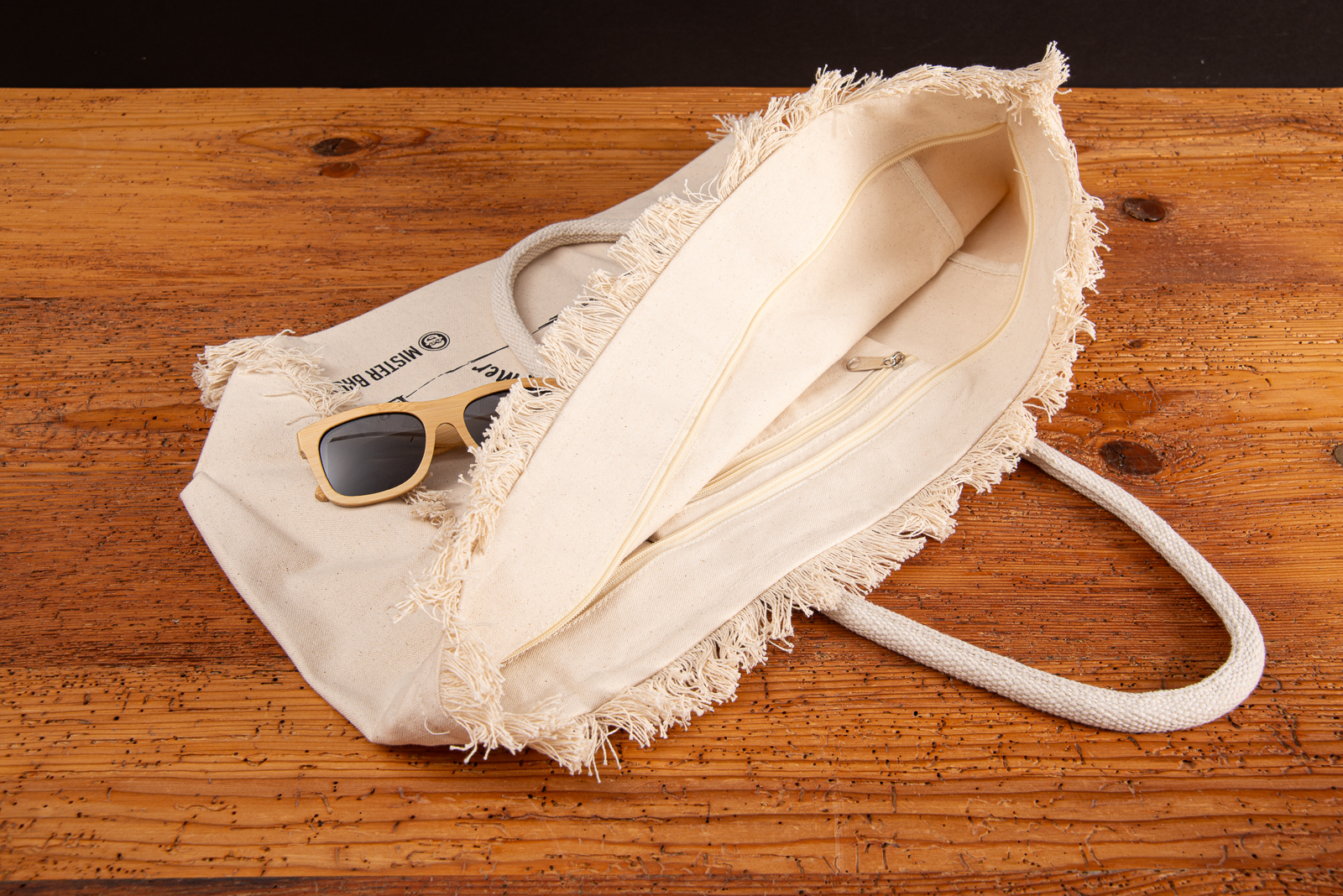 Organic Fairtrade Strandtasche Lola als Merchandise Mitarbeitergeschenk mit Reissverschluss und aus Baumwolle.