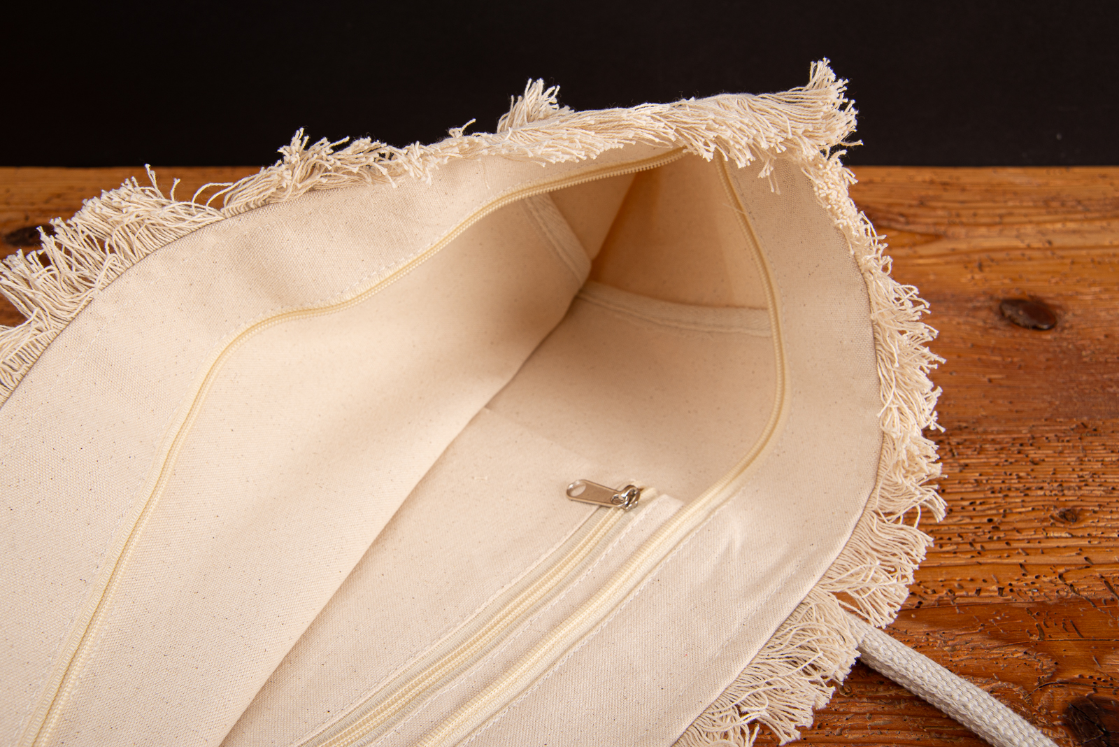 Organic Fairtrade Strandtasche Lola mit farbigen Henkeln und Reissverschluss als Sommer Werbegeschenk. 