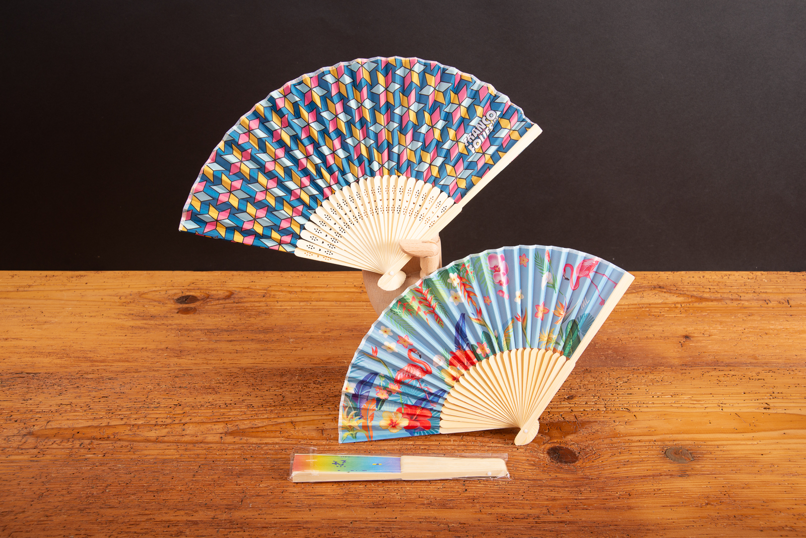 Bambus F&auml;cher bedrucken lassen als farbenfroher Werbeartikel mit Logo f&uuml;r Events und Festivals