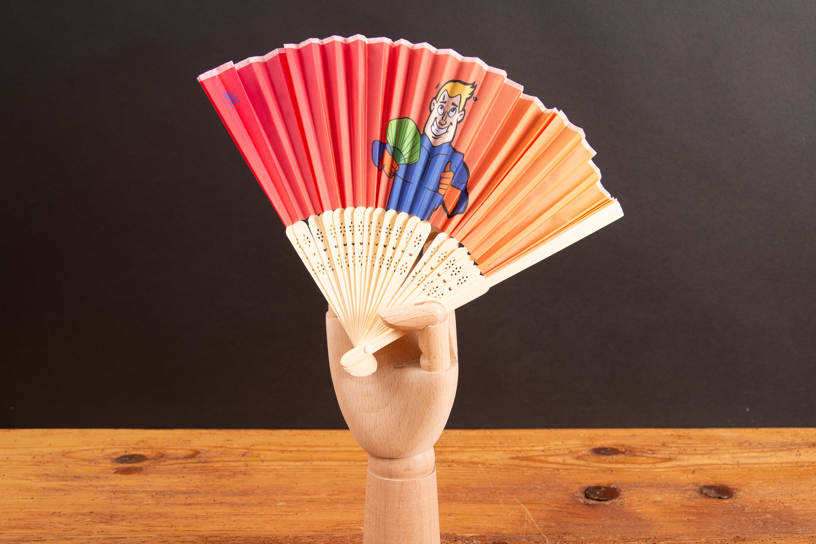 F&auml;cher mit Logo bedrucken &ndash; hochwertiger Handf&auml;cher aus Bambus als Sommer Giveaway