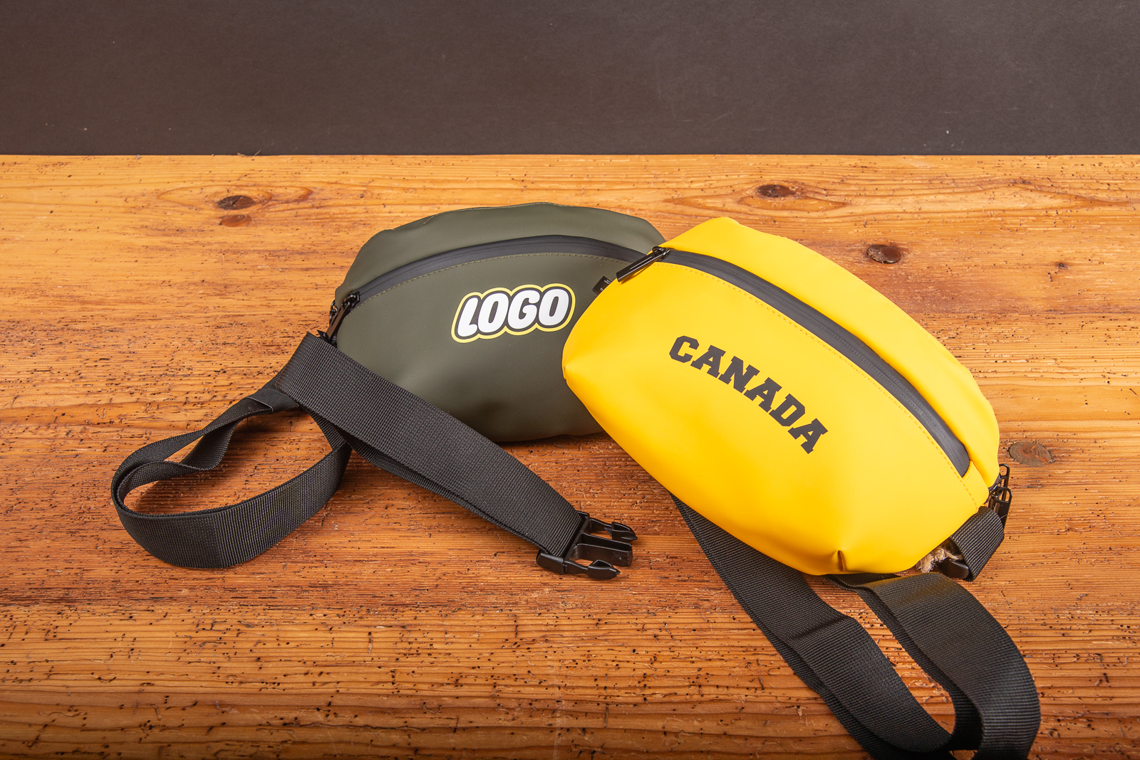 G&uuml;rteltasche mit Logo als Festival Werbeartikel und Hip Bag f&uuml;r Gen Z Marketing bei Events und Festivals.