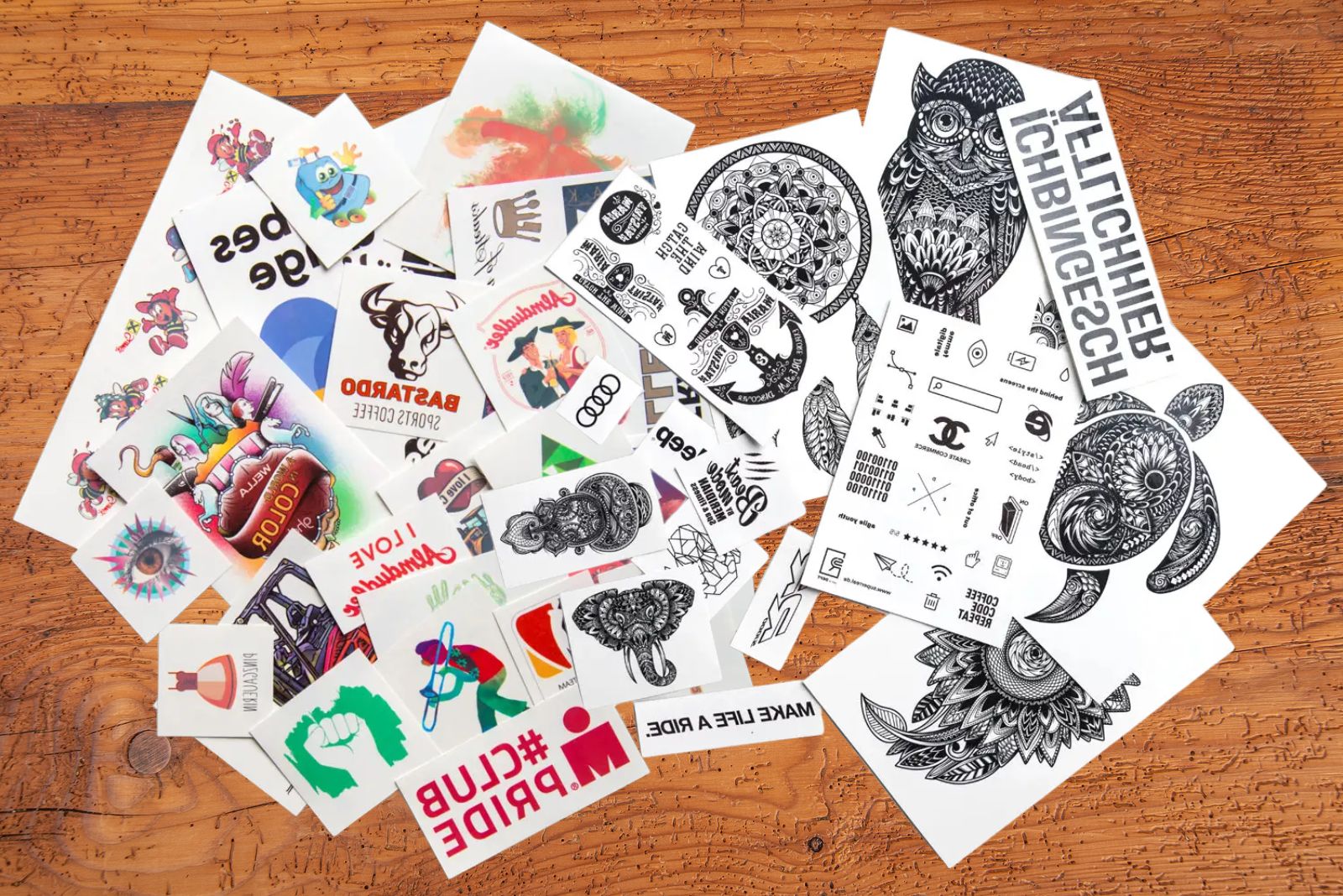 Tempor&auml;re Tattoos und Klebetattoos als kreatives Festival Merch Giveaway f&uuml;r Events und Festival Promotion.