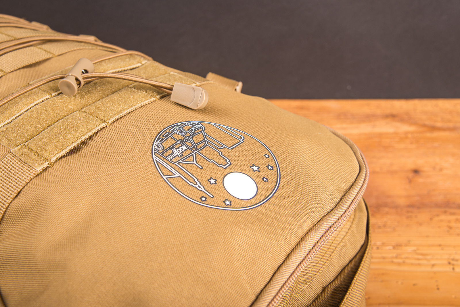 Detailansicht Halfar Notebook-Rucksack MOLLE mit Logodruck auf der Fronttasche