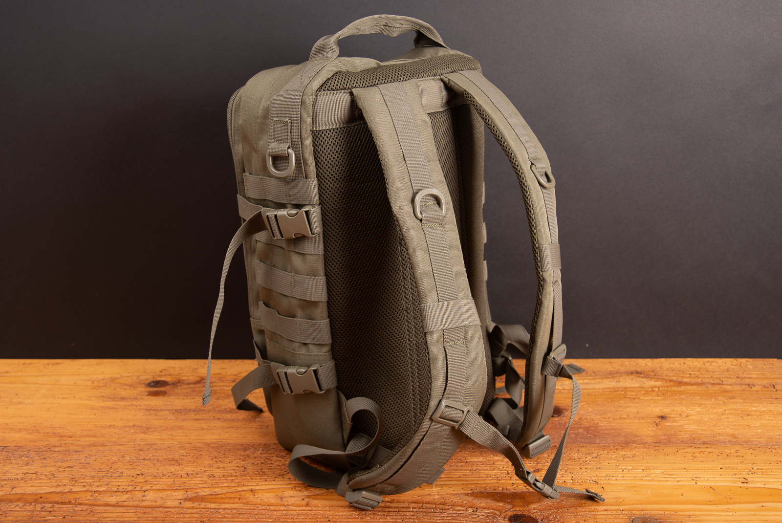 R&uuml;ckansicht Halfar Notebookrucksack MOLLE mit gepolsterten Schultergurten als Mitarbeitergeschenk oder Onboarding.