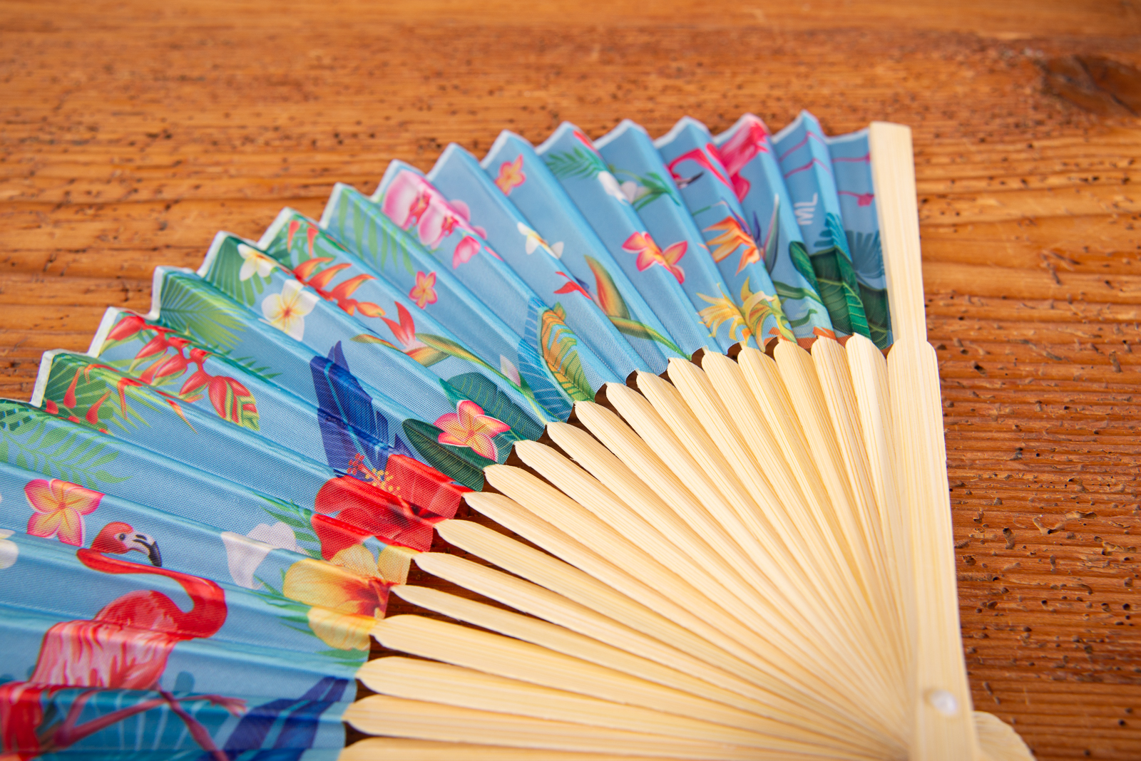 Handf&auml;cher aus Polyester und Bambus mit Logo bedrucken als Sommer Giveaway